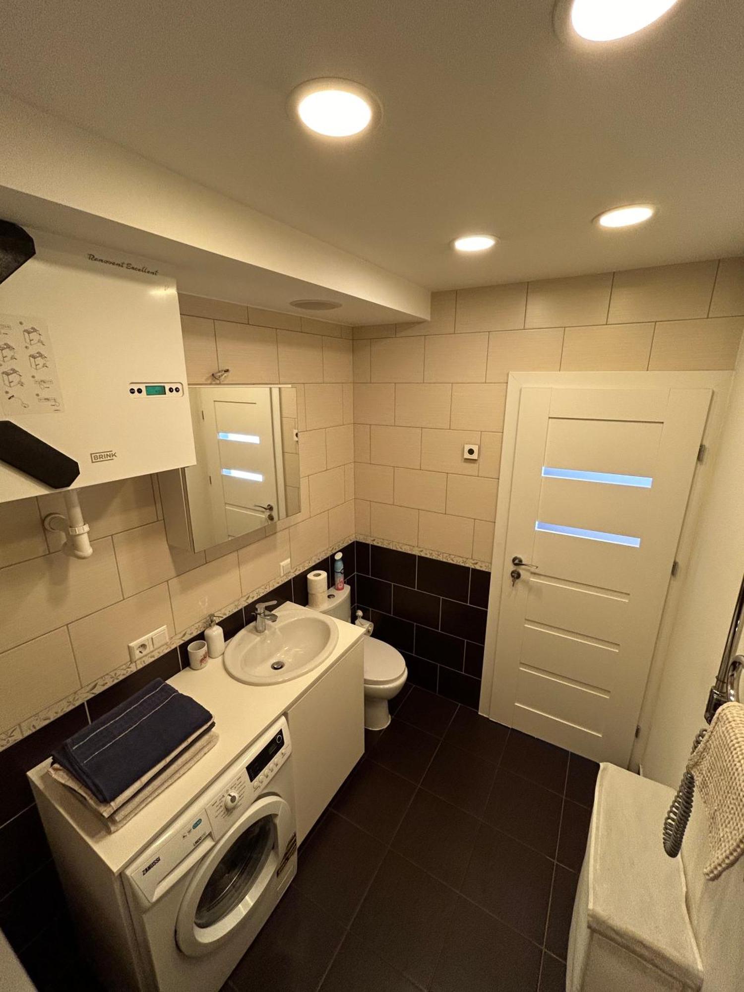 Your Home - Spacious Apartment In City Center, With Balcony & Self Check-In Аеропорт Вільнюс Екстер'єр фото