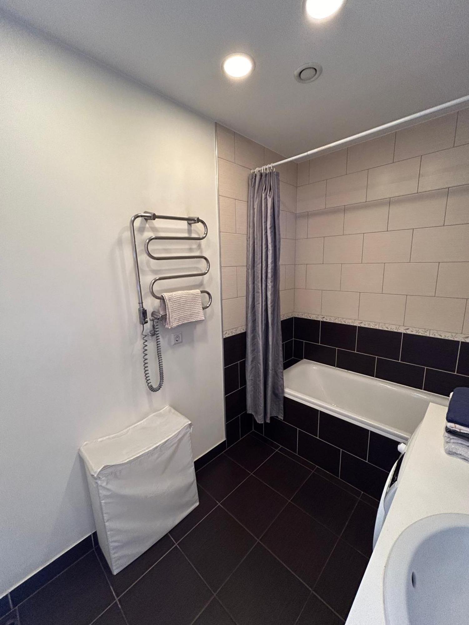 Your Home - Spacious Apartment In City Center, With Balcony & Self Check-In Аеропорт Вільнюс Екстер'єр фото