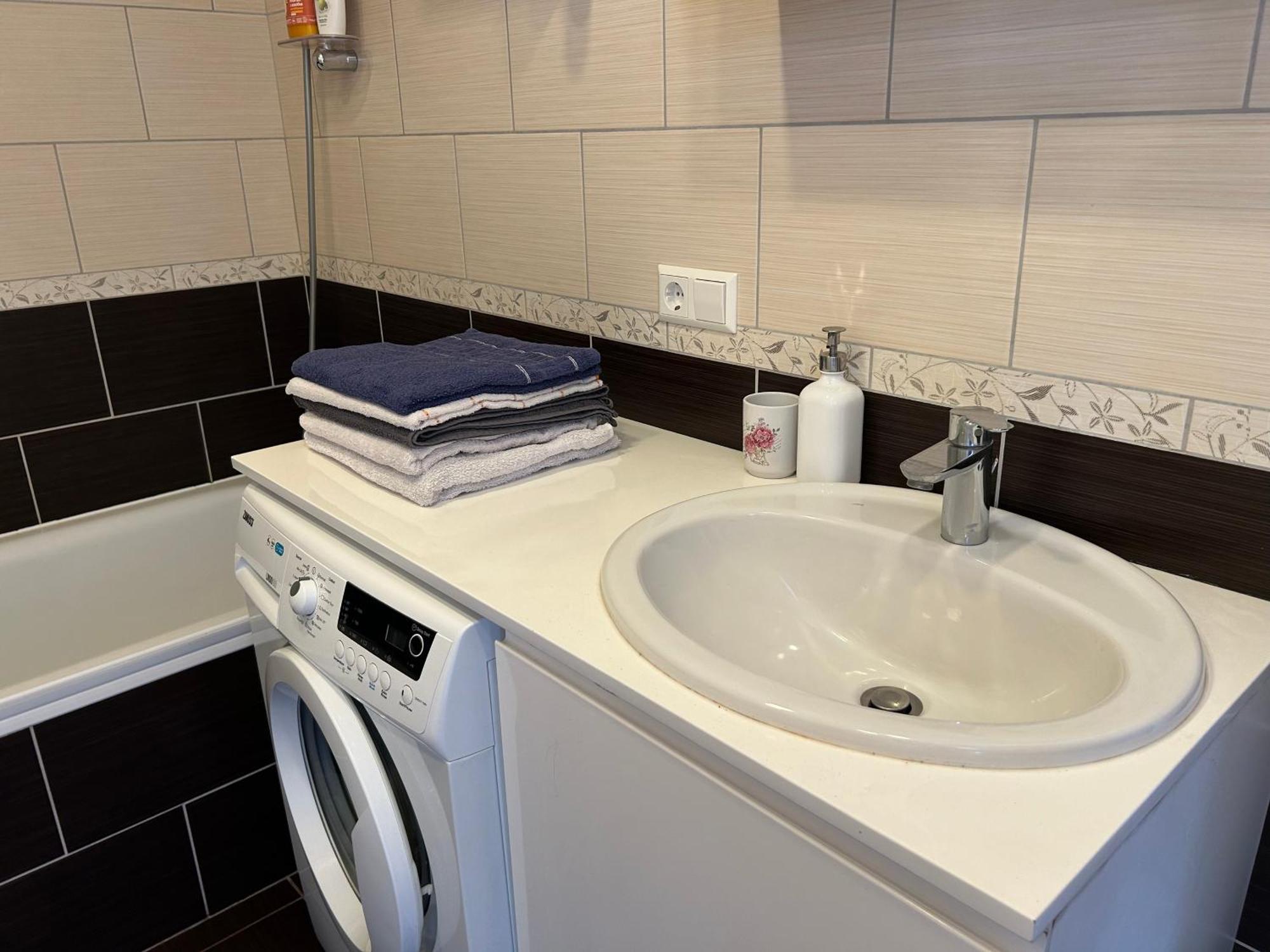 Your Home - Spacious Apartment In City Center, With Balcony & Self Check-In Аеропорт Вільнюс Екстер'єр фото