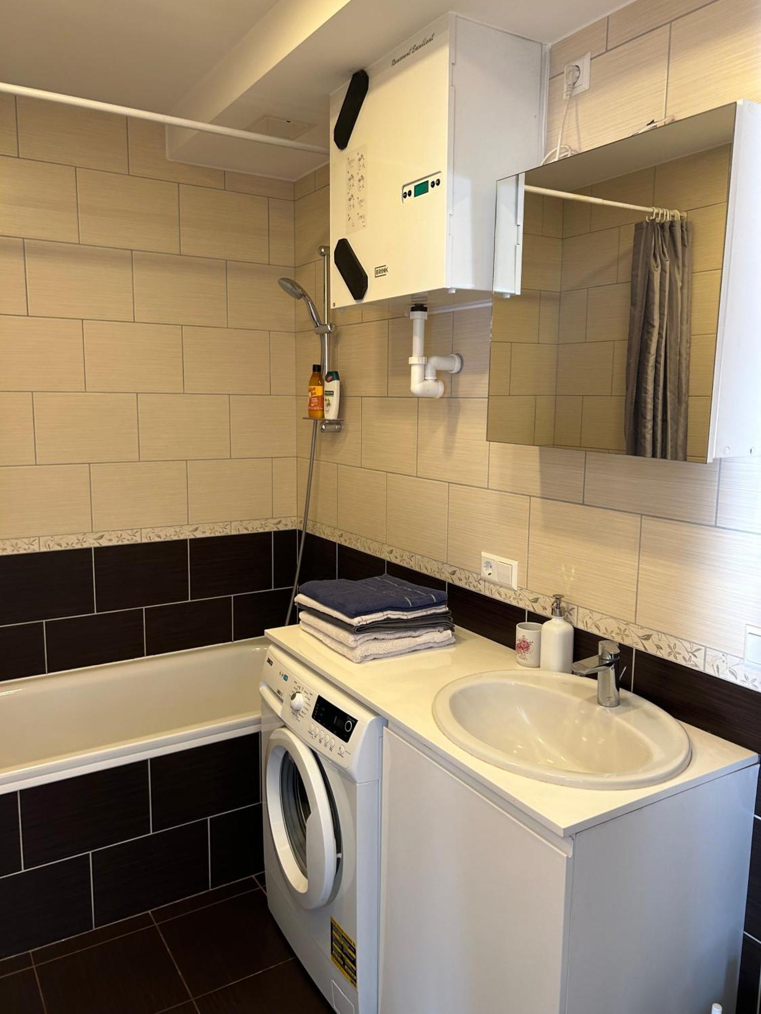 Your Home - Spacious Apartment In City Center, With Balcony & Self Check-In Аеропорт Вільнюс Екстер'єр фото