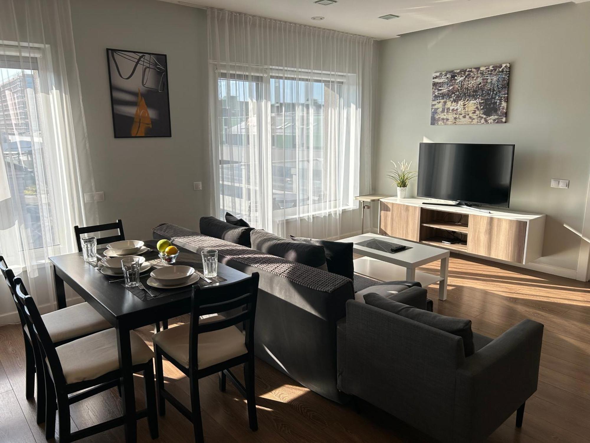 Your Home - Spacious Apartment In City Center, With Balcony & Self Check-In Аеропорт Вільнюс Екстер'єр фото
